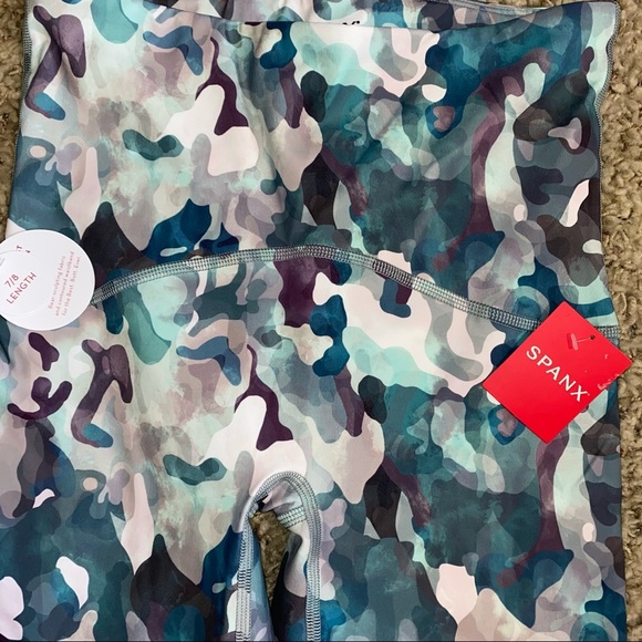 NEW Spanx 7/8 Booty Boost Collection 7/8 Painted Camo Multicolored Leggings NWT - Picture 5 of 13